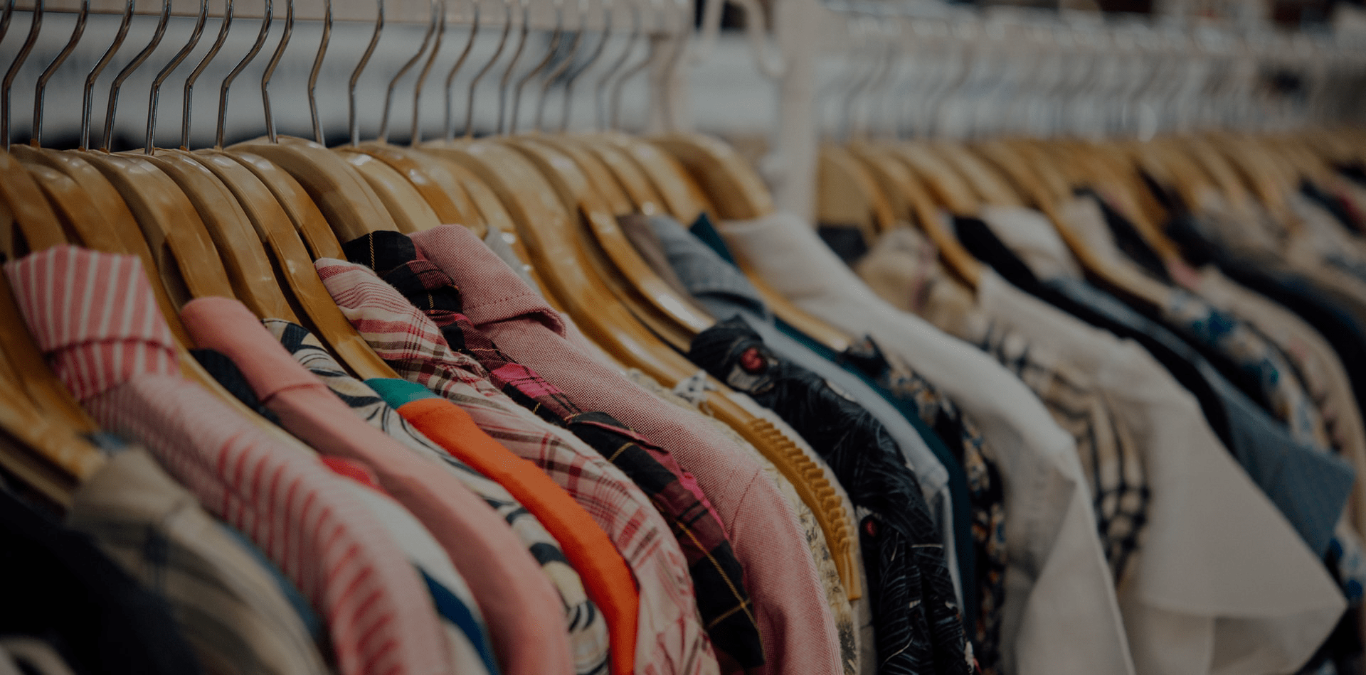 shop-clothing-clothes-shop-hanger-modern-shop-boutique 1-min-min